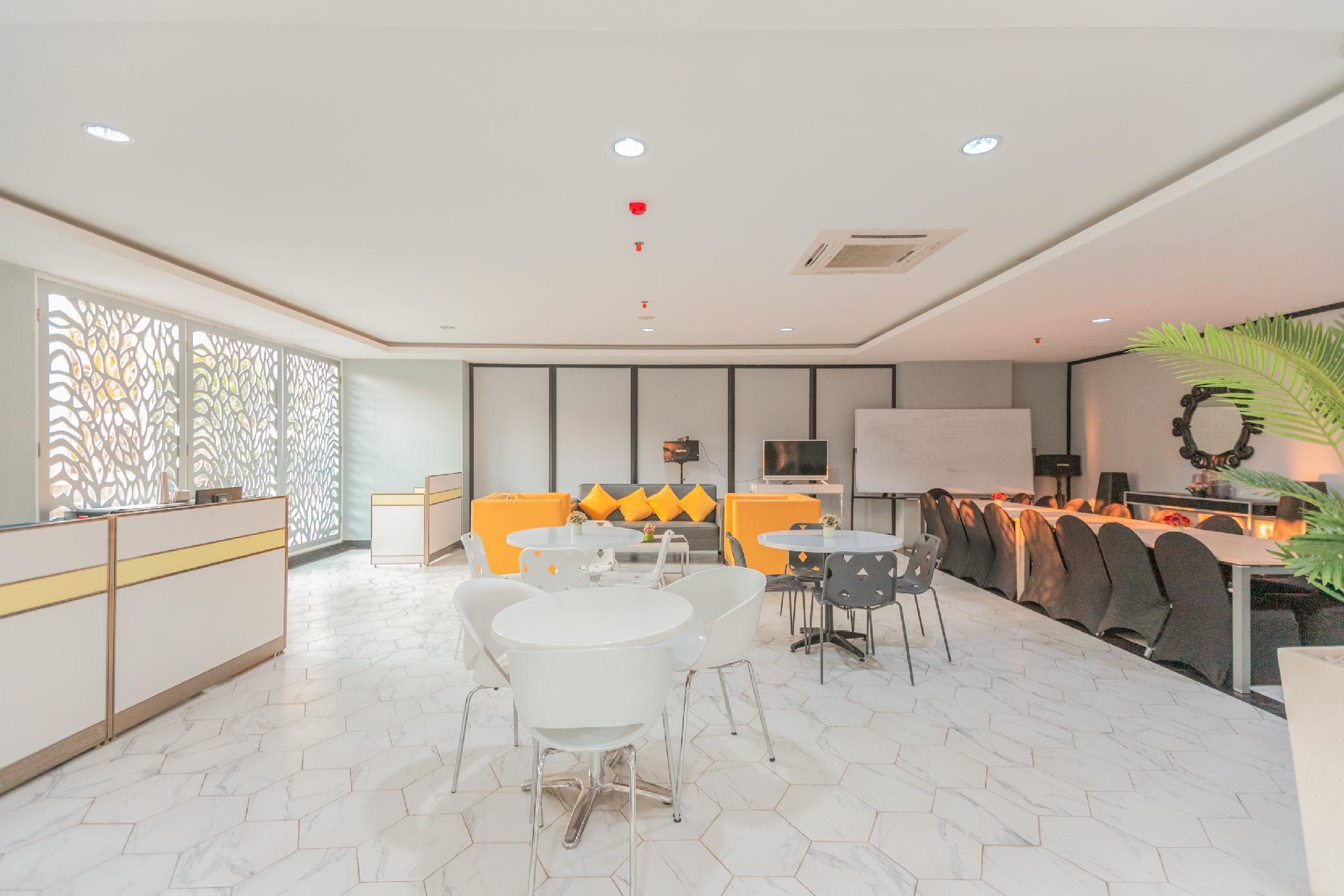 Flagship 750 Mont Blanc Hotell Bekasi Eksteriør bilde