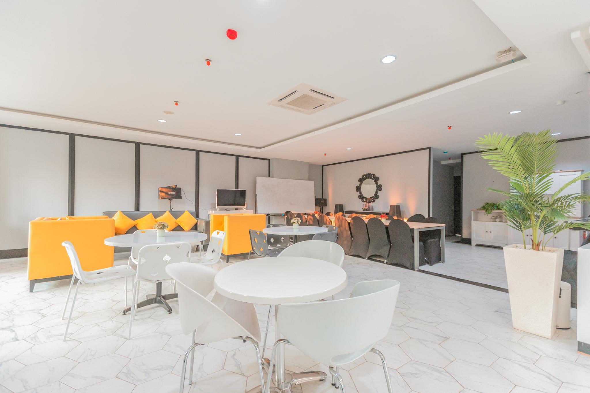 Flagship 750 Mont Blanc Hotell Bekasi Eksteriør bilde